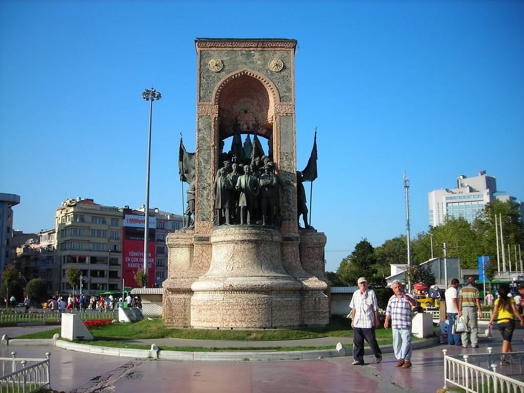Top ways to experience Taksim Square